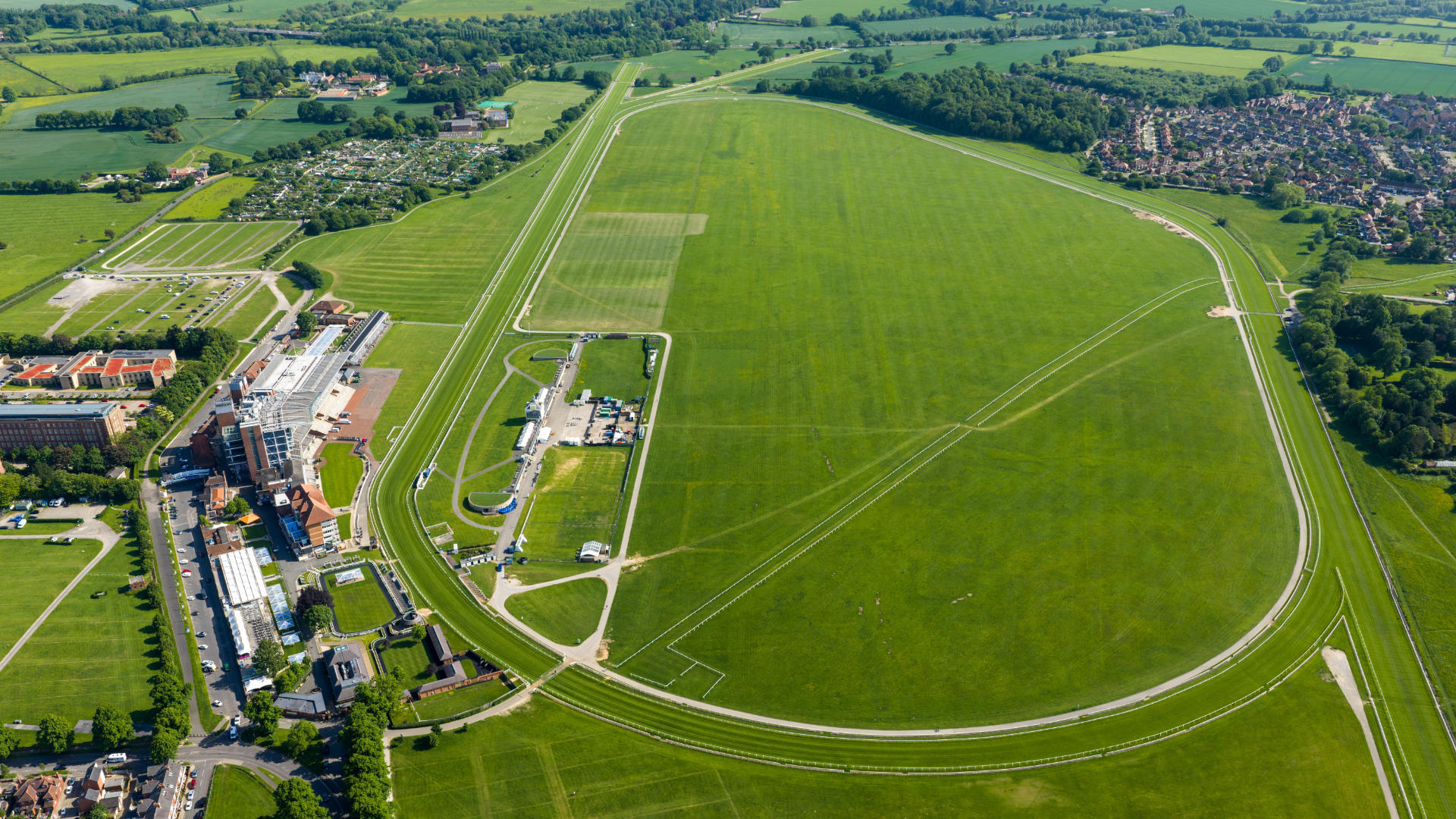 The Smart Way to Travel to the Sky Bet Ebor Festival The Smart Way to Travel to the Sky Bet Ebor Festival